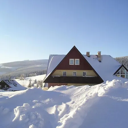 Feriehus Eight Bedroom Holiday In Horni Mala Upa